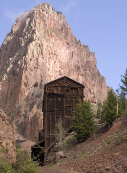 Commodore Mine along the Bachelor Loop Road (photo by b4Studio) Commodore Mine along the Bachelor Loop Road (photo by b4Studio)