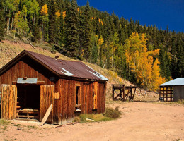 Midwest Mine along the Bachelor Loop Road (photo by Ed Knight) Midwest Mine along the Bachelor Loop Road (photo by Ed Knight)