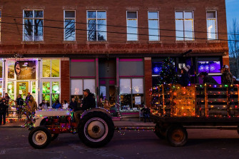 25 parade of lights 2022 brooke ashlee photography 25 parade of lights 2022 brooke ashlee photography