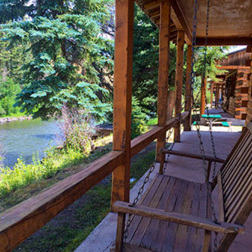 1_15_grizzly_cabin_porch